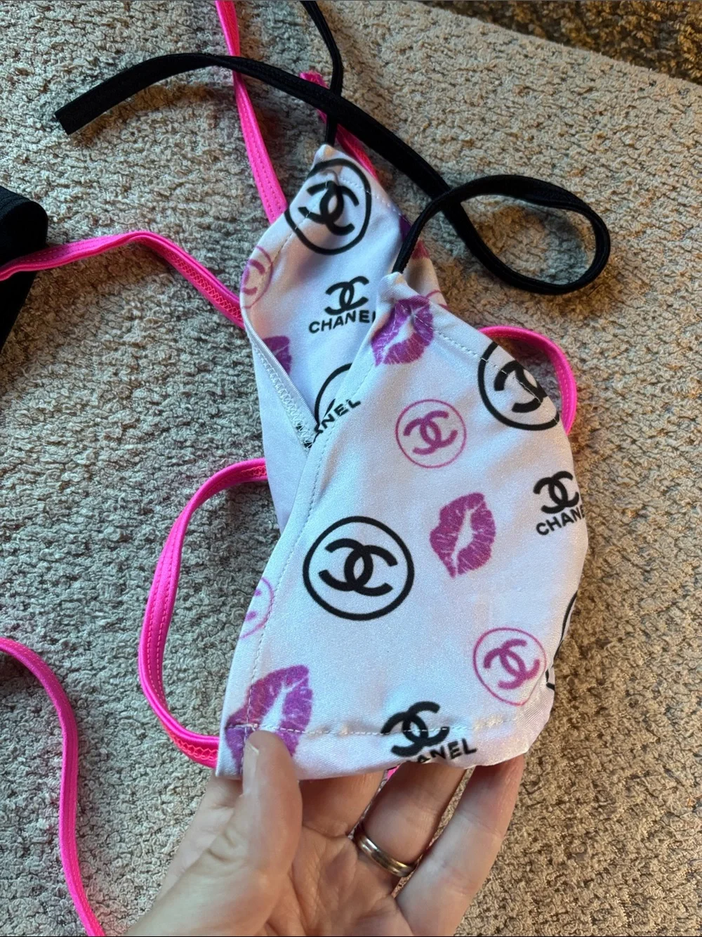 CHANEL eye catching